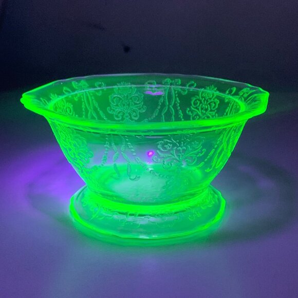 Belmont Tumbler Co. Bowknot Green Uranium Depression Glass Low Footed Bowl - Picture 7 of 8
